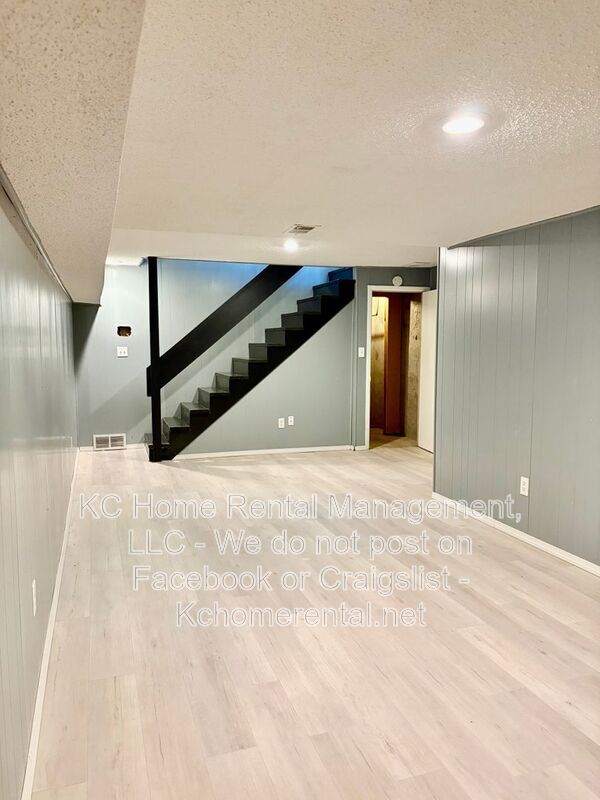 Building Photo - 8027 N Stoddard Ave