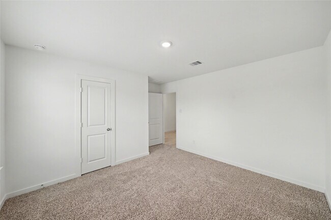 Building Photo - 3930 Langridge Dr