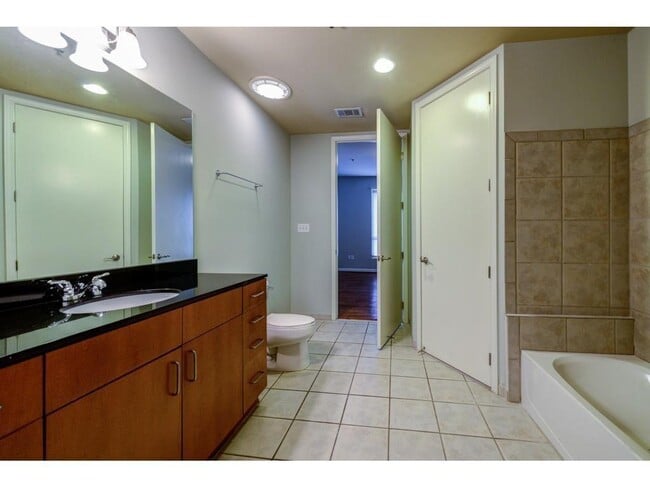 Building Photo - 711 Cosmopolitan Dr NE