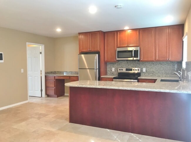 Building Photo - Beautiful and Spacious Apartment in Gated ...
