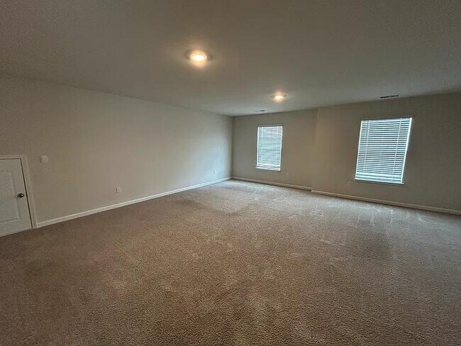 Building Photo - 324 vaccaro Dr