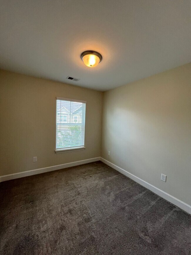 Building Photo - 116 Bluet Ln