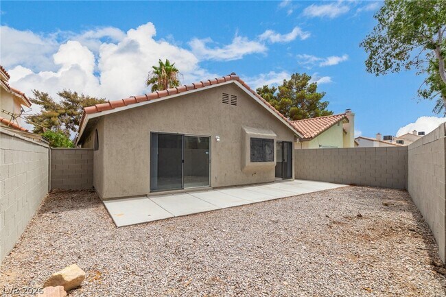 Building Photo - 2689 Rungsted St