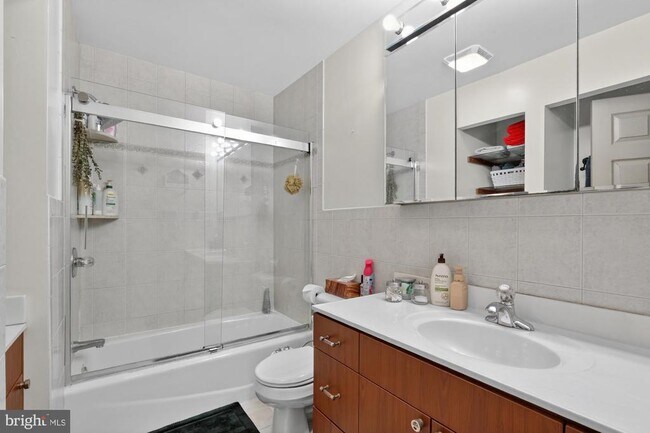 Building Photo - 825 N 29th St