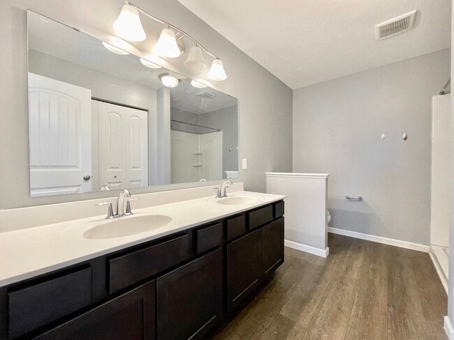 Building Photo - Four Bedroom Home in Fruitport
