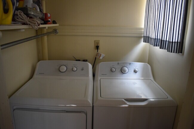 laundry area - 408 W Elm St