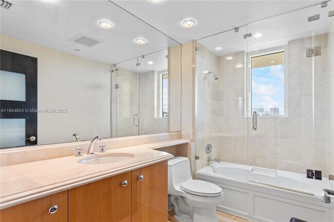 Building Photo - 17875 Collins Ave