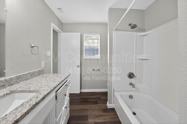 Building Photo - 936 N Las Vegas Trail