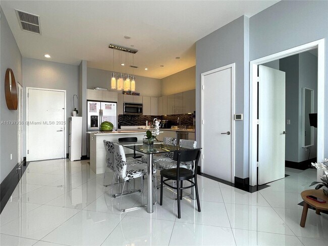 Building Photo - 2600 E Hallandale Beach Blvd