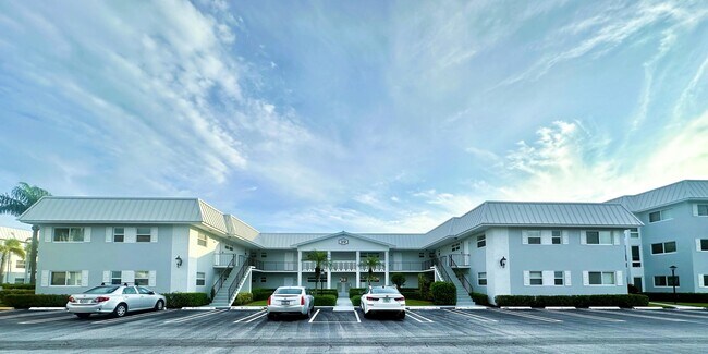 Building Photo - 19 Colonial Club Dr