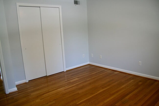 Building Photo - Lansdowne home with easy access to Nicholasville Rd  260602
