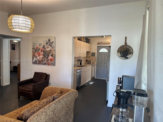 Building Photo - 420 NE 12th St