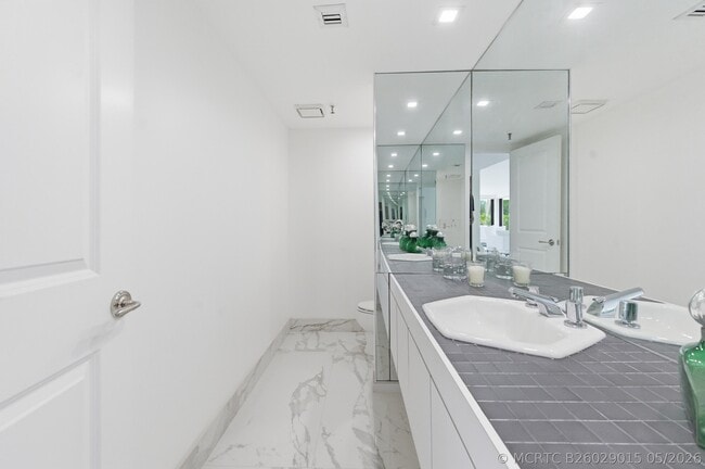Building Photo - 2580 S Ocean Blvd