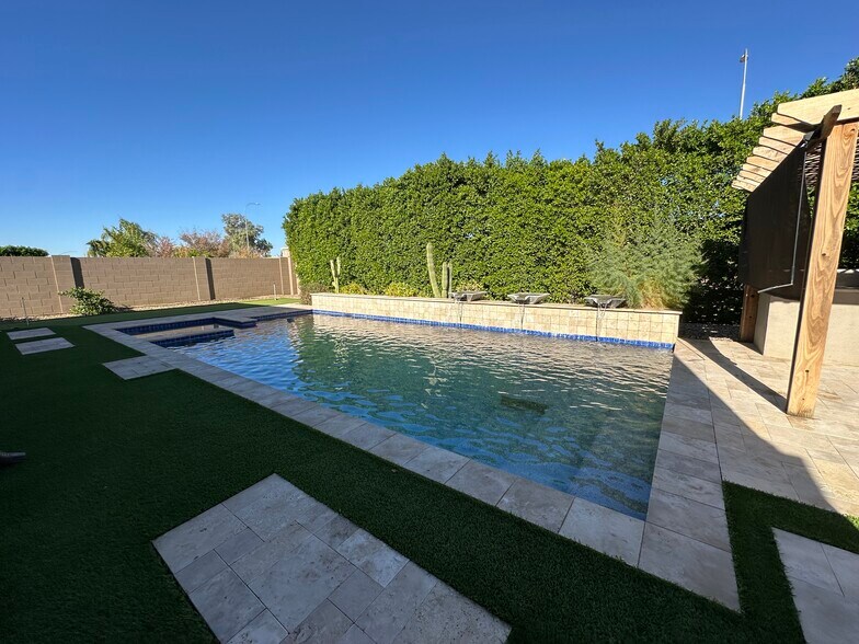 Building Photo - 1140 E Cherrywood Pl