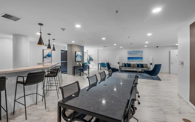 Building Photo - 475 Redwood St