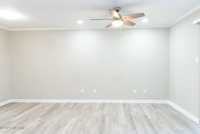 Building Photo - 7195 Sandy Creek Dr