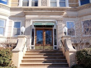 Building Photo - Charming 3 BD/2 BATH right across the stre...