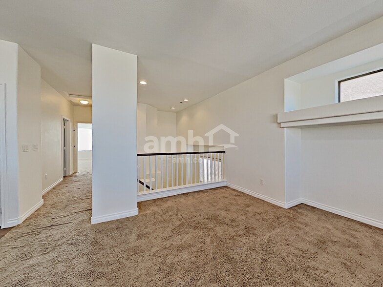 Building Photo - 4740 Sweeping Glen St