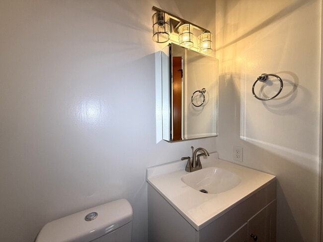 Building Photo - 5 Montclair Dr