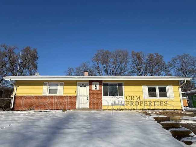 Building Photo - 806 Maumee Dr