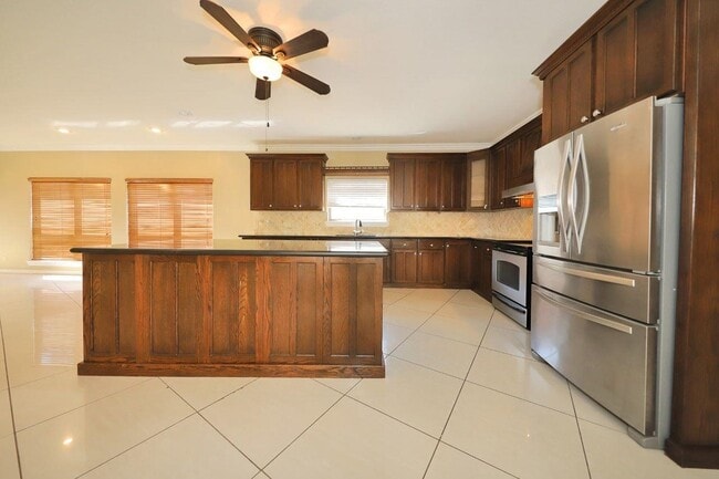 Building Photo - 232 Lake Powell Dr