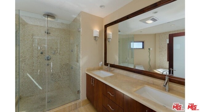 Building Photo - 1874 Sunset Plaza Dr