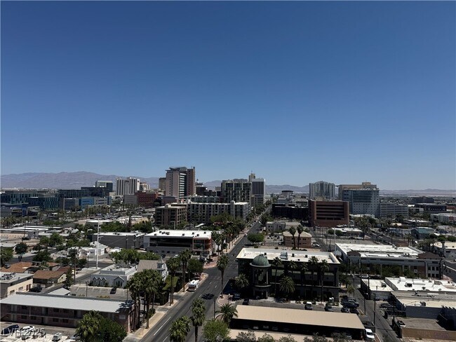 Building Photo - 900 S Las Vegas Blvd