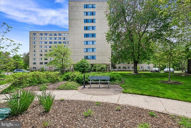 Building Photo - 6631 Wakefield Dr