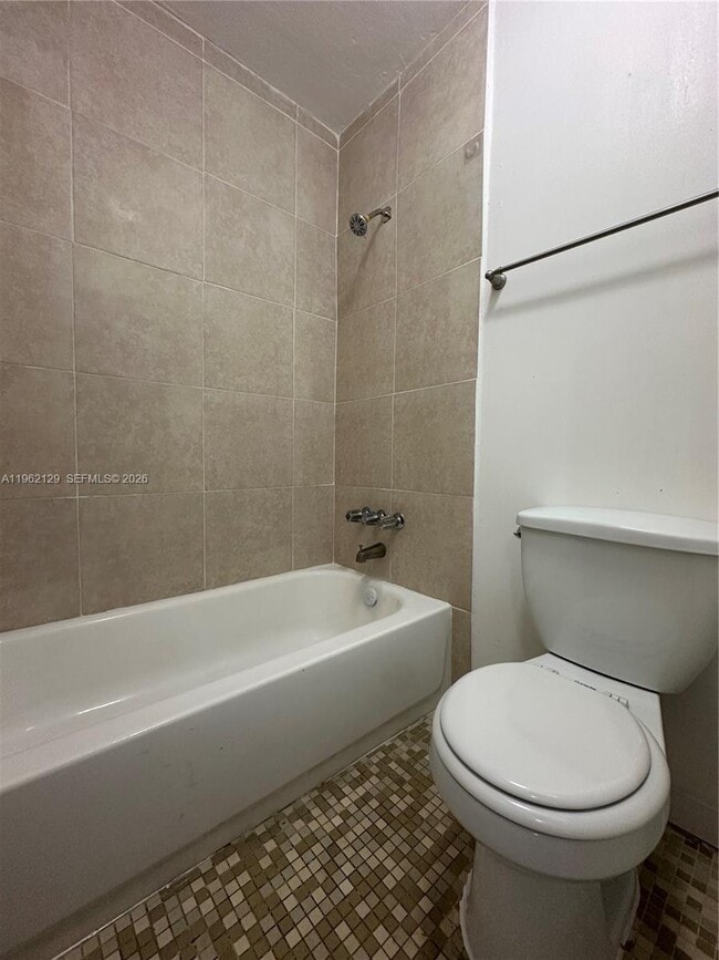 Building Photo - 1008 NW 45th Ave