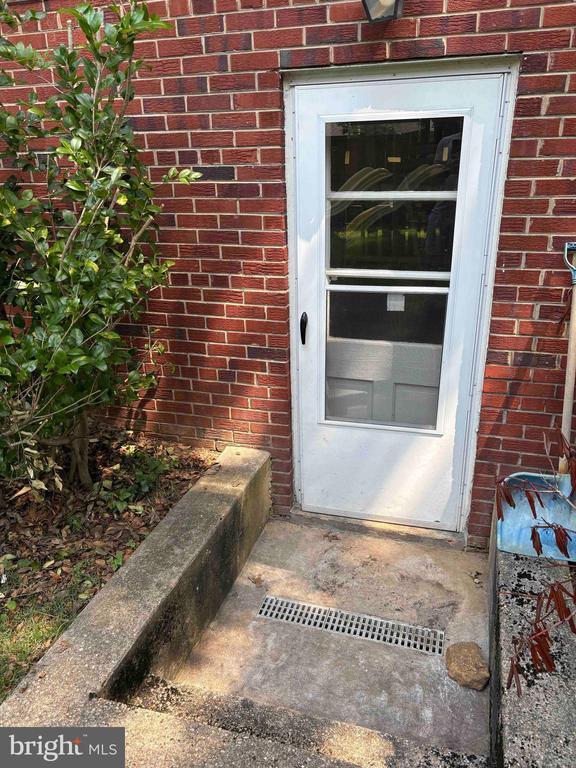 Building Photo - 9702 Singleton Dr