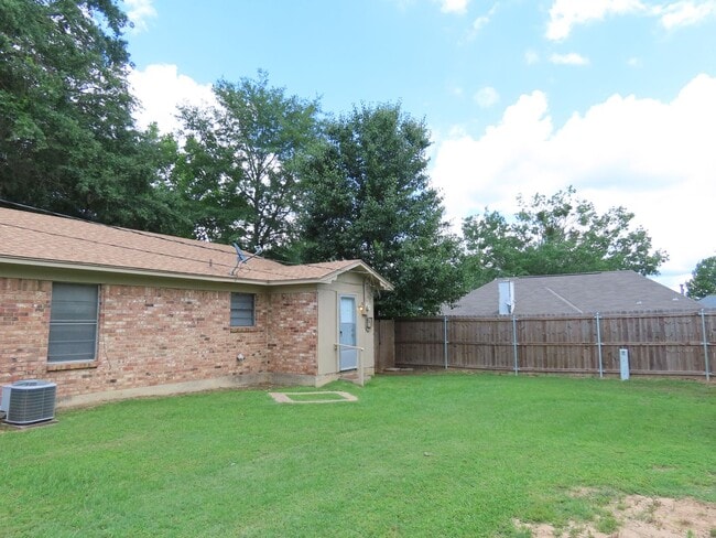 Building Photo - Cozy 2 Bedroom 1 Bath in Whitehouse