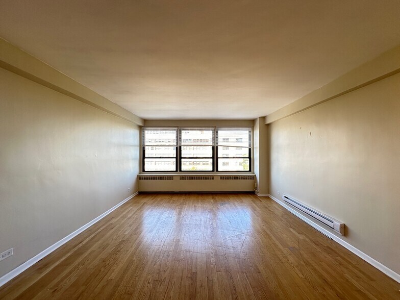 Building Photo - 4180 N Marine Dr