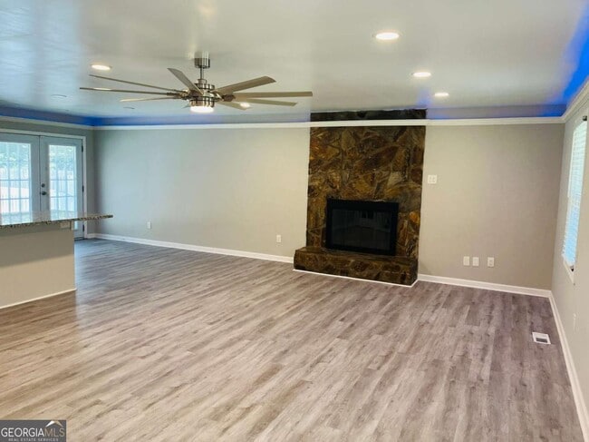 Building Photo - 147 N Lake Dr