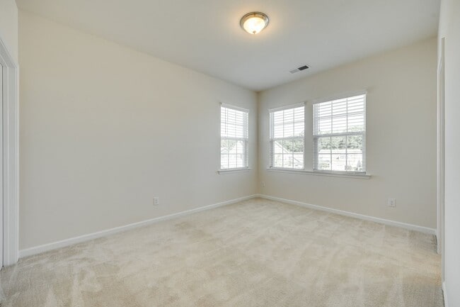 Building Photo - Beautiful 4-bed, 3.5 bath with Primary on the main level in Cameron Creek of Fabulous Fort Mill!