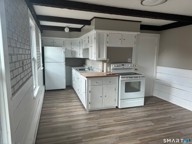 Building Photo - 226 Hillside Ave