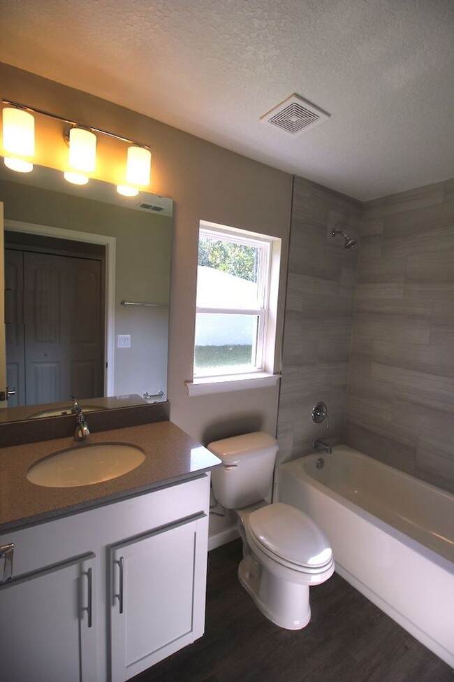 Building Photo - Beautiful 2020 3 Bed 2 Bath Palm Coast Hom...