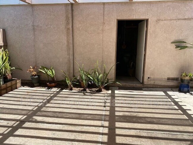 Building Photo - 9 Goldenbush
