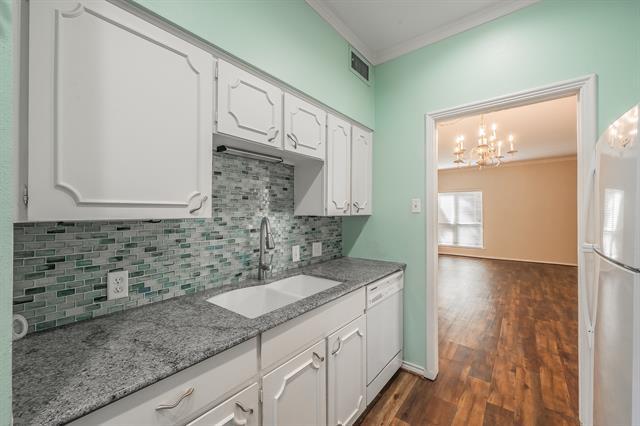 Building Photo - 4312 Bellaire Dr S