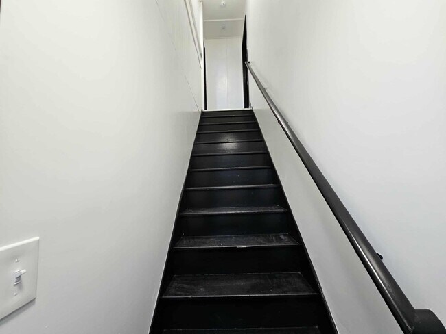 Building Photo - Beautiful 4 Bed, 1 Bath Home for Rent- Spacious, Modern, and Move in Ready!