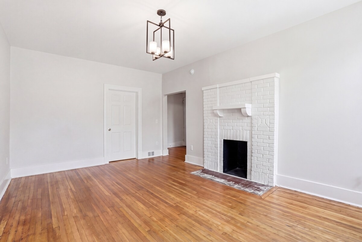 Building Photo - 813 N Sheridan Ave