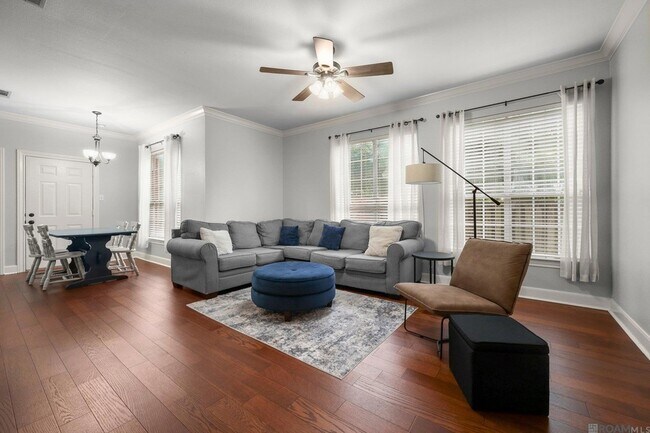 Primary Photo - 710 E Boyd Dr