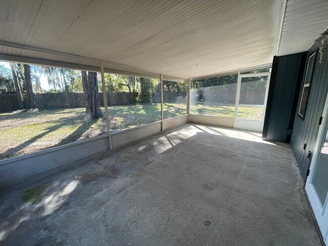 Building Photo - 3/2 (Valwood) This beautifully refreshed h...