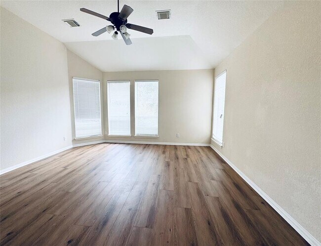 Building Photo - 3218 Oak Cliff Ln