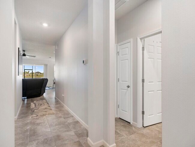 Building Photo - 12341 Arabella Dr