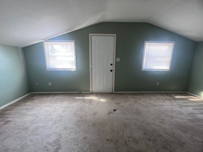 Building Photo - 36 La Belle St SW