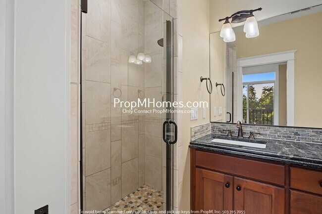 Building Photo - Beautiful Two Bedroom Townhouse In Humboldt - End Unit!
