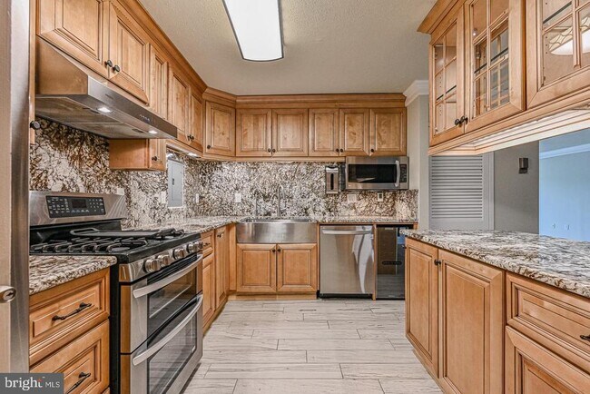 Building Photo - 1300 Army Navy Dr
