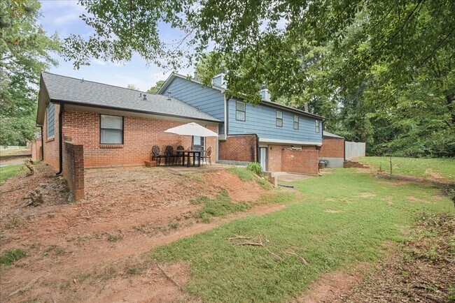 Building Photo - 1205 Natchez Trce SW
