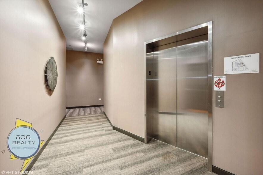 Building Photo - 3462 N Lincoln Ave