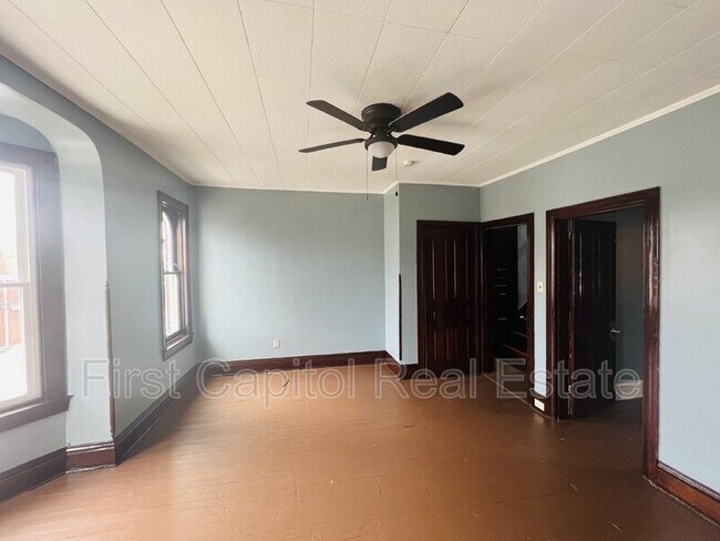 Building Photo - 1290 W King St